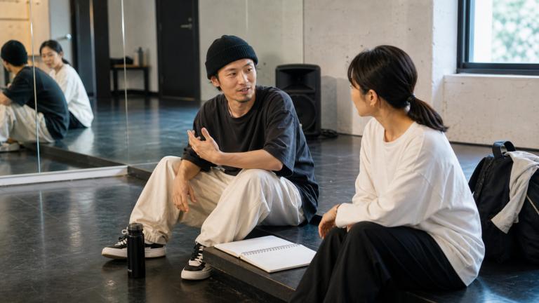 ヒップホップスタジオで講師と保護者が対話している様子